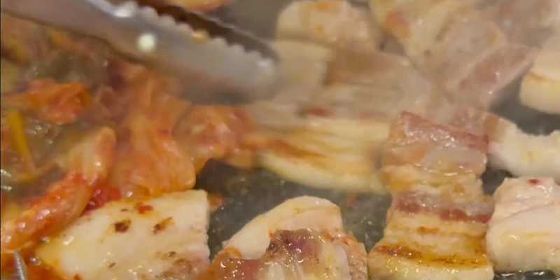 고향돌김치삼겹살